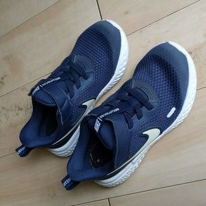Nike size 11 kid's Revolution runners